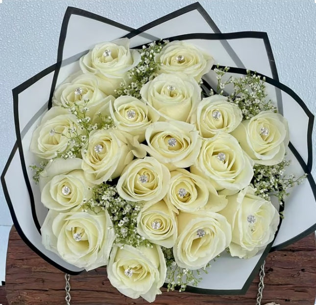 25 White Roses